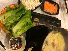 -鲜入围煮花胶鸡海鲜火锅