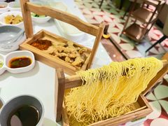 广东竹升面-洪氏嗨捞·广东猪肚鸡·椰子鸡火锅(西咸万象城店)