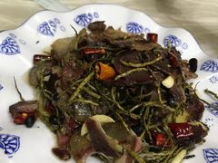 核桃菜炒腊肉-野菌王牦牛肉汤锅