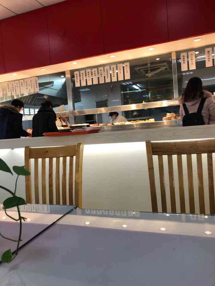 上海大学东区食堂-"[薄荷]环境:这个食堂人没有其他几个食.