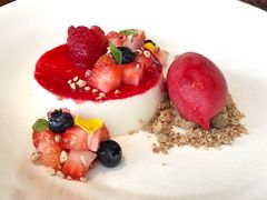 意式奶冻配当季水果-Mercato莫卡多露台餐厅与酒吧(K11店)