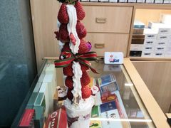 草莓巨巨巨巨登山塔-艾加柒克蛋糕茶歇甜品台(春熙路店)