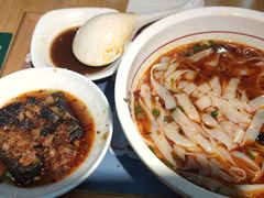 招牌红烧牛肉米粉-呷佬·长沙手工米粉(金沙江路店)