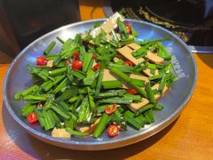 -休记光头香辣蟹干锅(绵竹店)