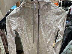 -lululemon(上海浦东IFC店)