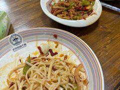 -歹歹的加个面过油肉拌面