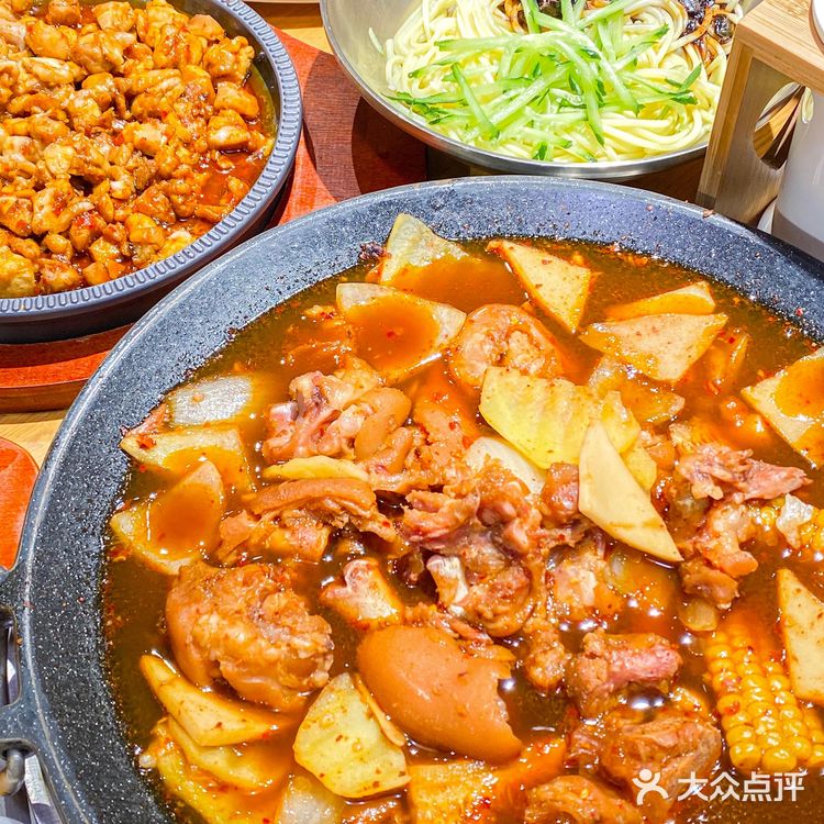 沈阳美食🐖糯唧唧的猪蹄拌面锅 一抿就化！