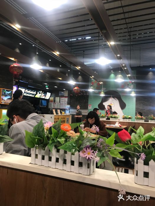 麦当劳(郑州东高铁站店)大堂图片