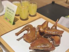 红烧乳鸽-汤城小厨•粤菜•靓汤(金宝街店)