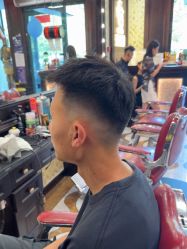-东方先生国潮男士理发馆