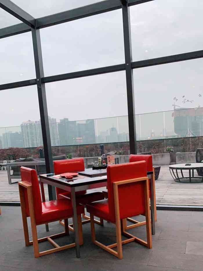 王鼎精致料理(杭州大厦店)-"位置就在杭州大厦顶层,这家店很大环境