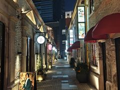 -瑞虹新天地月亮湾