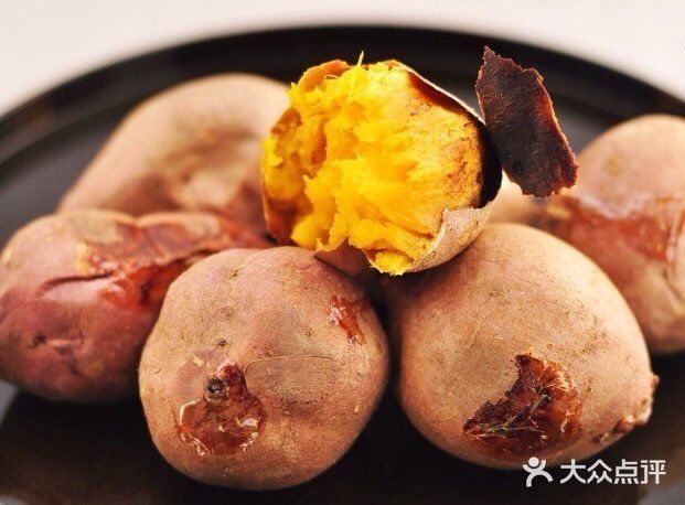 #烤番薯#  现在在马路上已经很少能看到大爷大妈拉个