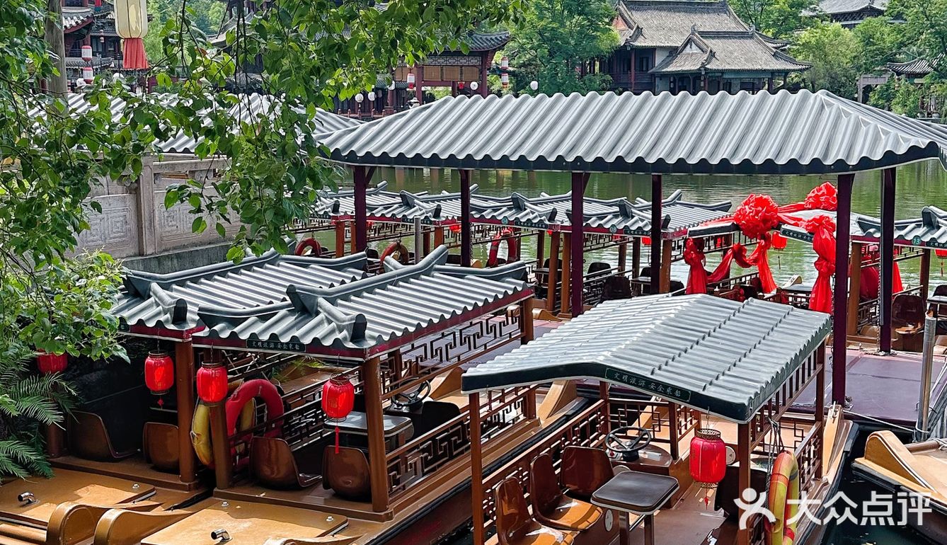 追星女孩超爱的横店味道，来横店旅游不要走错啦