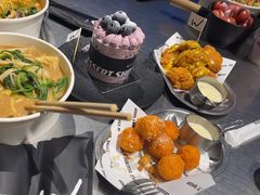-W COLLECTIVE  DESSERT SHOP