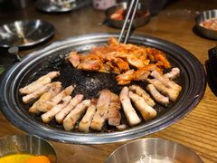 厚切五花肉-·缸桶屋·韩式牛肋条自助烤肉(西湖D11店)