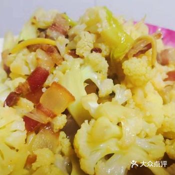 好吃的腊肉配上菜花来焖炒味道更香哦