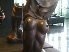 大堂陈设的艺术品-中邦酒店