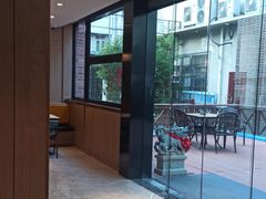 -汉庭优佳(上海娄山关路地铁站店)