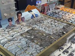 -美式眼镜·授权蔡司.依视路.尼康.豪雅.明月(人民广场店)