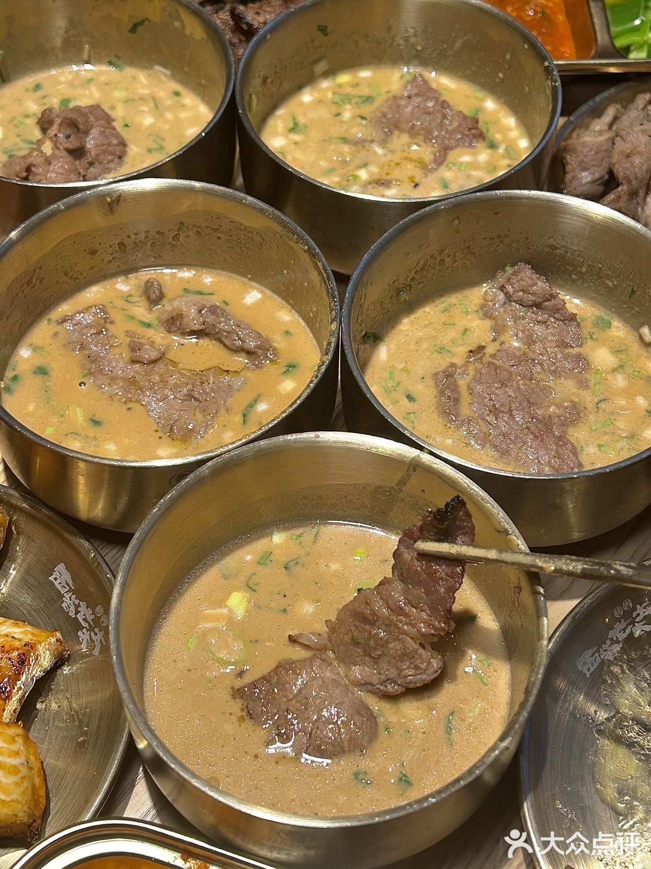 深圳真正好吃的烤肉店天天排队!7点半到还要要对15桌!