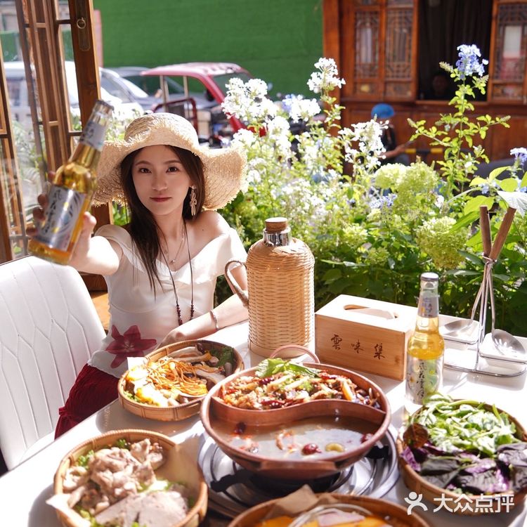 把整座云南花园搬进魔都的深夜食堂😫😫
