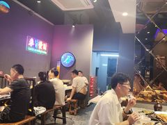-老街烧烤大排档·地道湖北菜·龙虾馆(汉口火车站店)
