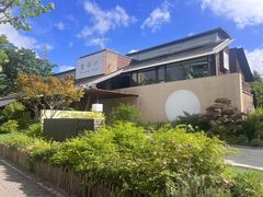 -复旦大学附属华山医院-停车场