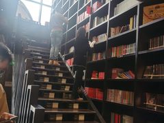 -钟书阁(松江泰晤士小镇店)