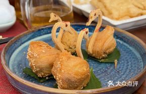 Abalone Swan Pastry