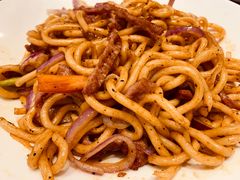 黑椒牛柳炒乌冬面-高第街56号港式餐厅·精选(世茂广场宽厚里大明湖店)