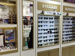 -美式眼镜·授权蔡司.依视路.尼康.豪雅.明月(人民广场店)