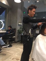 -时尚殿堂明星门店