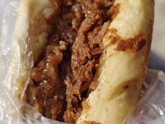 烧饼夹牛肉-老西关黄老太牛肉烧饼