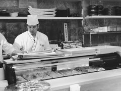 -鸣龙上雅铁板烧日料(长宁店)
