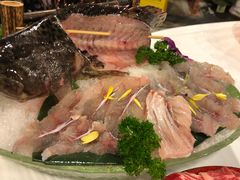 -鲜入围煮花胶鸡海鲜火锅