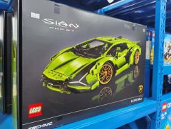 -逝水玩具折扣店