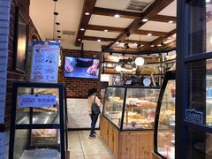 面包甜点陈列柜-BROAD面包路·欧式面包(龙湖时代C馆店)