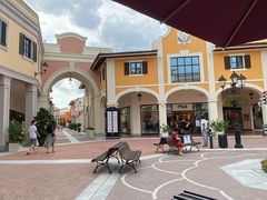 -佛罗伦萨小镇广佛名品奥特莱斯(疏港路店)