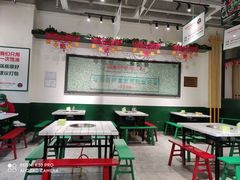 大堂-晓彭肥肠鸡·泡椒鸡火锅(水木天地店)