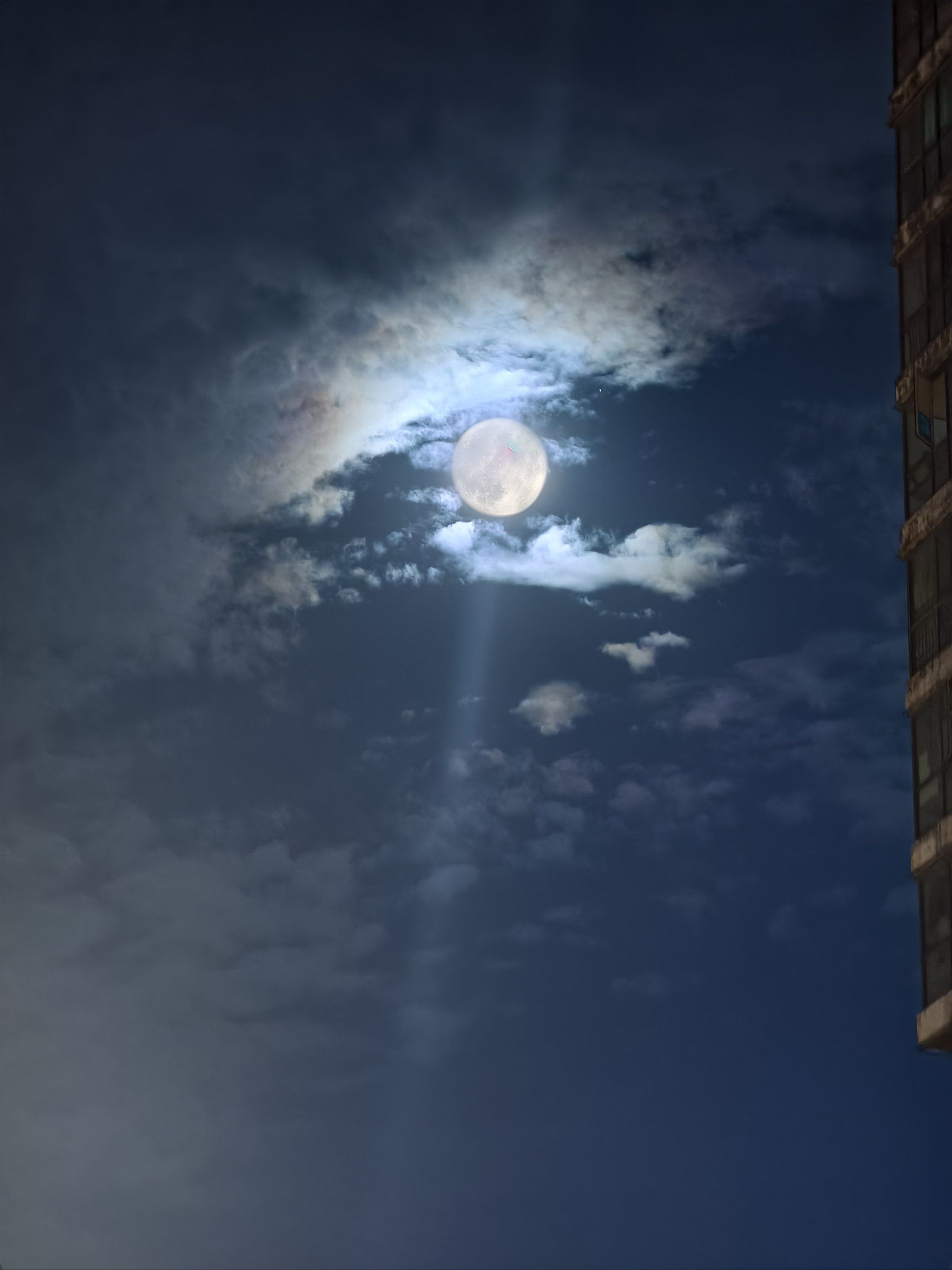 夜空下的月亮话