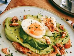 牛油果煮蛋吐司-RAC BAR(安福路店)