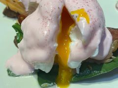 粉粉的班尼迪克蛋-CHILLAX轻乐时(侨建·Hi City店)