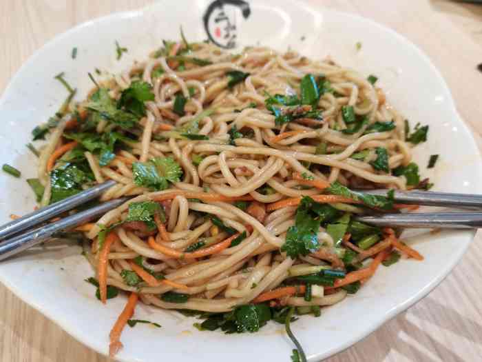 面行人酱香拌面-"食堂开了很多年的面店了,大一时吃时觉得一.