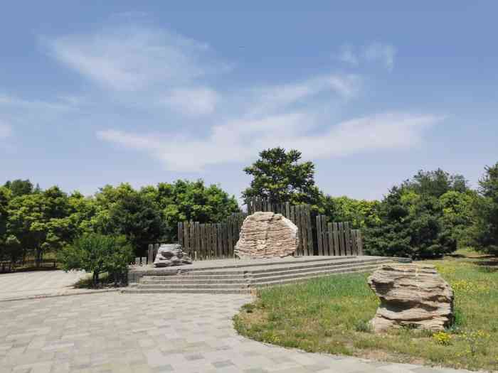 镇海寺郊野公园"每天开车都去遛弯,挺在门口.公园人不多.