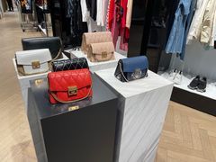 -GIVENCHY(佛罗伦萨小镇奥莱店)