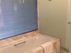 -上海滴水湖皇冠假日酒店