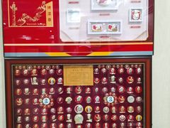 -毛泽东像章珍藏馆