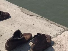 -多瑙河畔鞋履雕塑