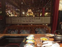 -老牌坊云南鱼豆花火锅(爱建店)